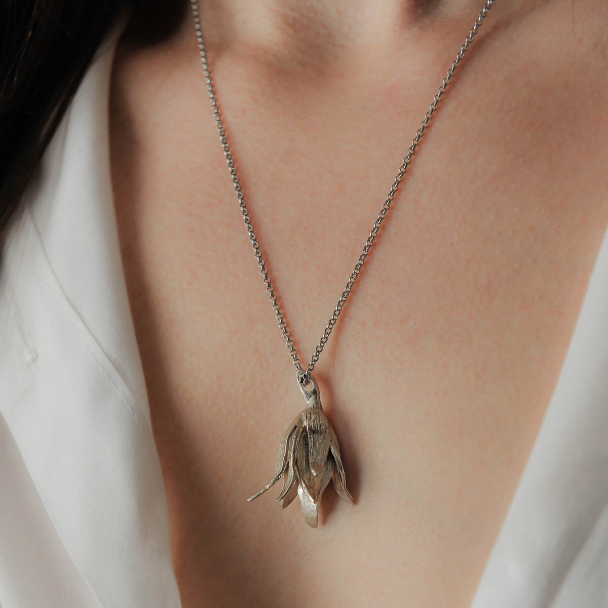 Flower chain necklace in sterling silver. Design Katerina Glinou, Bead A Boo jewelry